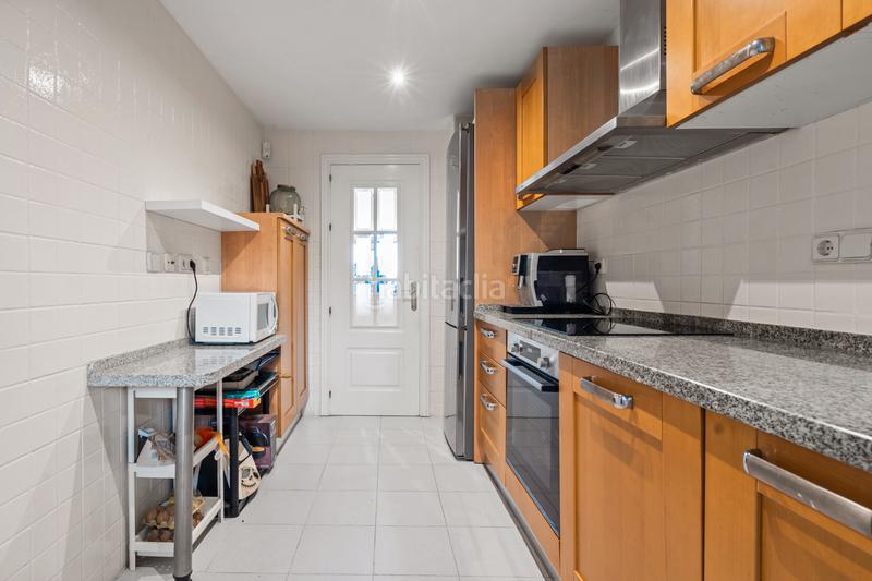 Foto 628d15f0-bf43-48fe-8aea-c1f9ce47a5be. Rent ground floor with heating parking pool in los arqueros - puerto del almendro Benahavís