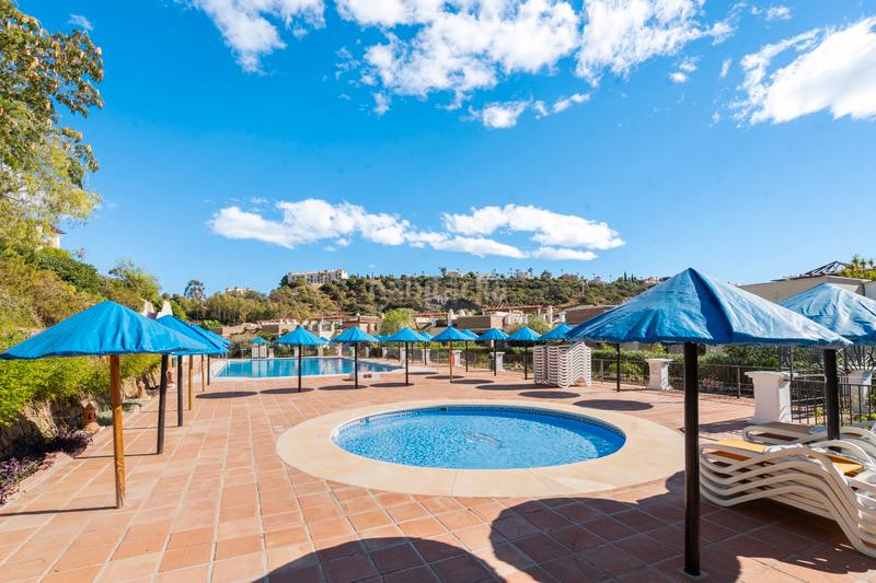 Foto 8de33952-7ba8-41fa-b18f-5118b1ea68c1. Rent ground floor with heating parking pool in los arqueros - puerto del almendro Benahavís