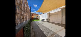 Casa pareada en La Salut. Casa con múltiples espacios independientes + parking | ideal fam