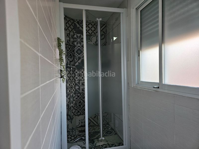 Foto 9cd8faec-f265-47cc-8d44-d52b58f16f8b. Edifici a Llefià Badalona