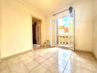 Appartement  Carrer perill. Amplio y luminoso apartamento en calle perill 50