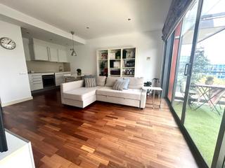 Appartement à Carrer bilbao 151. Espectacular apartamento en glorias con patio, piscina, vistas a