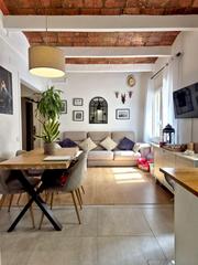 Pis  Alfonso comin. Luminoso piso de 2 dormitorios en calle plaça dalfonso comín 2