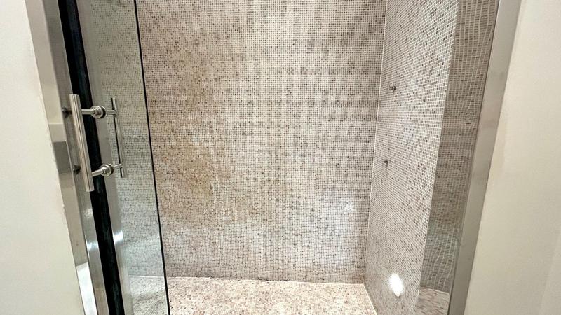 Foto 254b7493-6c91-4a0b-8d2b-66b22043ca68. Piso elegante piso con balcón en el eixample en calle casanova 20 en Barcelona