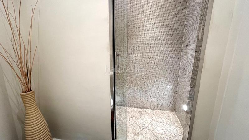 Foto ca86e0c1-f91f-460e-b833-5f6bf119a76c. Piso elegante piso con balcón en el eixample en calle casanova 20 en Barcelona