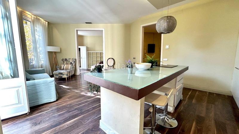 Foto ed0ecb07-f02d-403d-8ddd-0a52da366c4c. Piso elegante piso con balcón en el eixample en calle casanova 20 en Barcelona