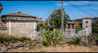 Casa  Noalla de arriba. Pazo rectoral siglo xvii ponte noalla