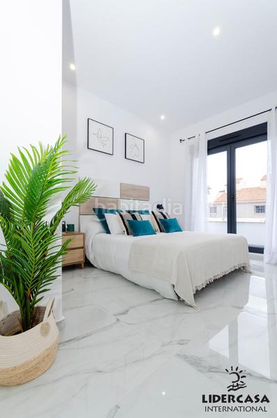 Foto 1caf5866-6593-41ce-a5a7-384bacb36b39. Chalet mit parking pool in Zona Carrefour - Urbanizaciones Torrevieja