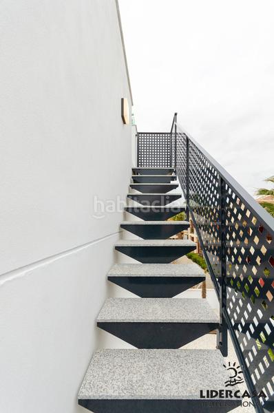 Foto 4988b74a-7e52-4f50-8c77-6518cfe31670. Chalet mit parking pool in Zona Carrefour - Urbanizaciones Torrevieja