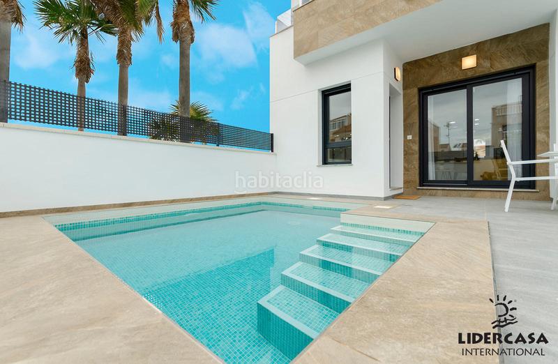 Foto bb44c055-e3a2-4368-9881-b4a985bec890. Chalet mit parking pool in Zona Carrefour - Urbanizaciones Torrevieja