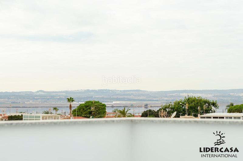 Foto e0b5bb45-5539-44ff-9f5a-3a8f757a7f2f. Chalet mit parking pool in Zona Carrefour - Urbanizaciones Torrevieja