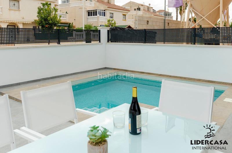 Foto ef27f22d-3031-4d3a-965a-fc9bae8afa8b. Chalet mit parking pool in Zona Carrefour - Urbanizaciones Torrevieja