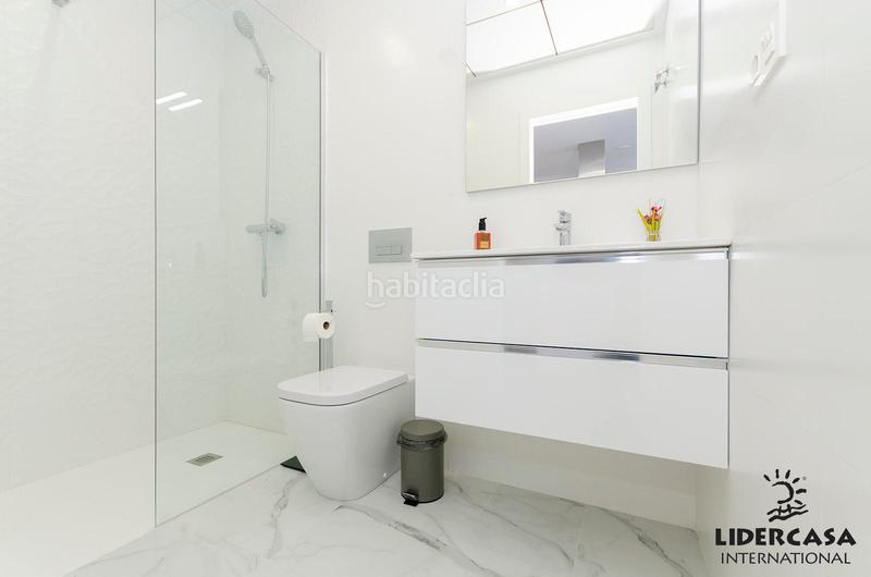 Foto 65e9f03d-411a-4cd9-9df7-0eb7e1df5175. Chalet with parking pool in Zona Carrefour - Urbanizaciones Torrevieja