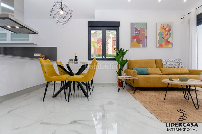 Foto 725283c9-78ce-460f-8ad7-8b9baa14c452. Chalet with parking pool in Zona Carrefour - Urbanizaciones Torrevieja