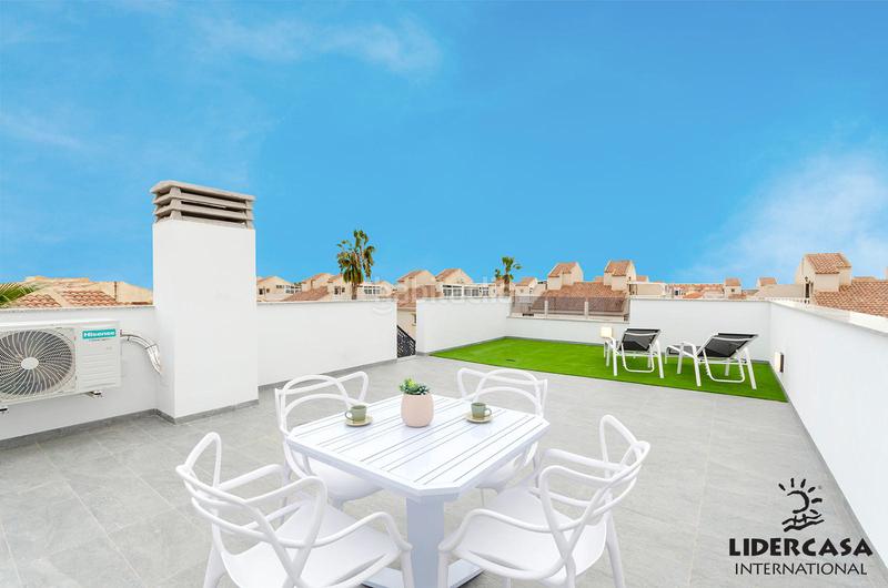 Foto caa7e86f-82e7-47f0-bb45-3e323ae004ec. Chalet with parking pool in Zona Carrefour - Urbanizaciones Torrevieja