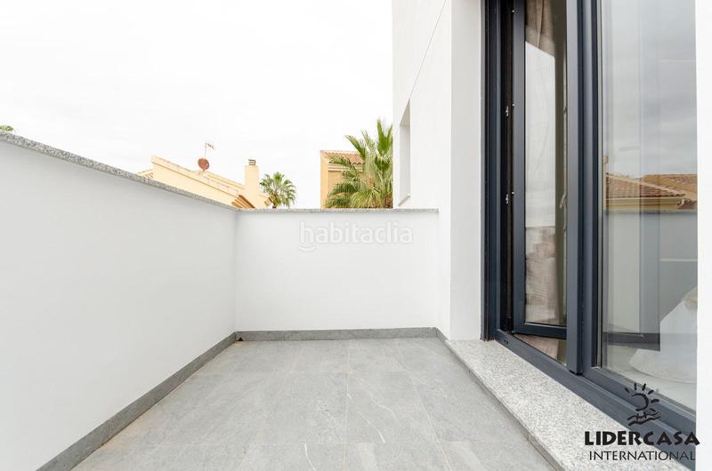 Foto ea64d311-2191-46fc-9ed5-b858c2e75a89. Chalet with parking pool in Zona Carrefour - Urbanizaciones Torrevieja