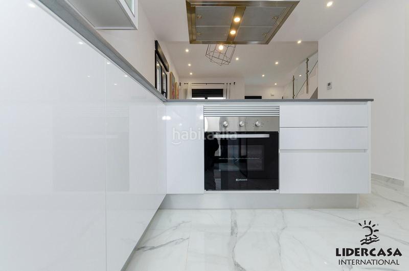 Foto 7d17d74e-1700-472f-a464-da8f29b68362. Chalet avec parking piscine dans Zona Carrefour - Urbanizaciones Torrevieja