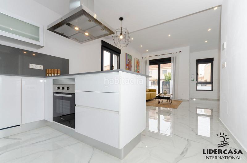 Foto ccf047b3-7dd1-45be-b815-6dae46f41f76. Chalet en Zona Carrefour - Urbanizaciones Torrevieja