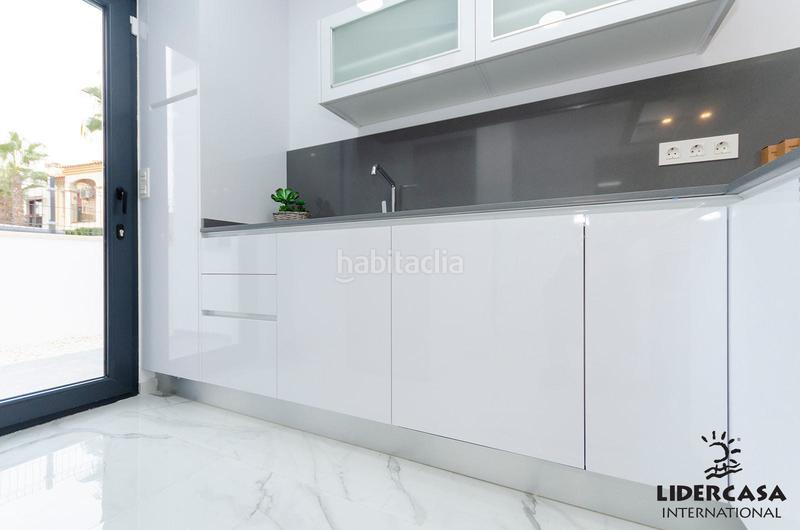 Foto fa006825-a6d4-4457-92ca-4a732096f3bc. Chalet en Zona Carrefour - Urbanizaciones Torrevieja