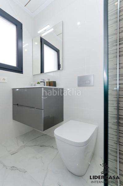 Foto be73ee0b-d311-4140-8ef3-a2b6412c99a9. Chalet con parcheggio piscina in Zona Carrefour - Urbanizaciones Torrevieja