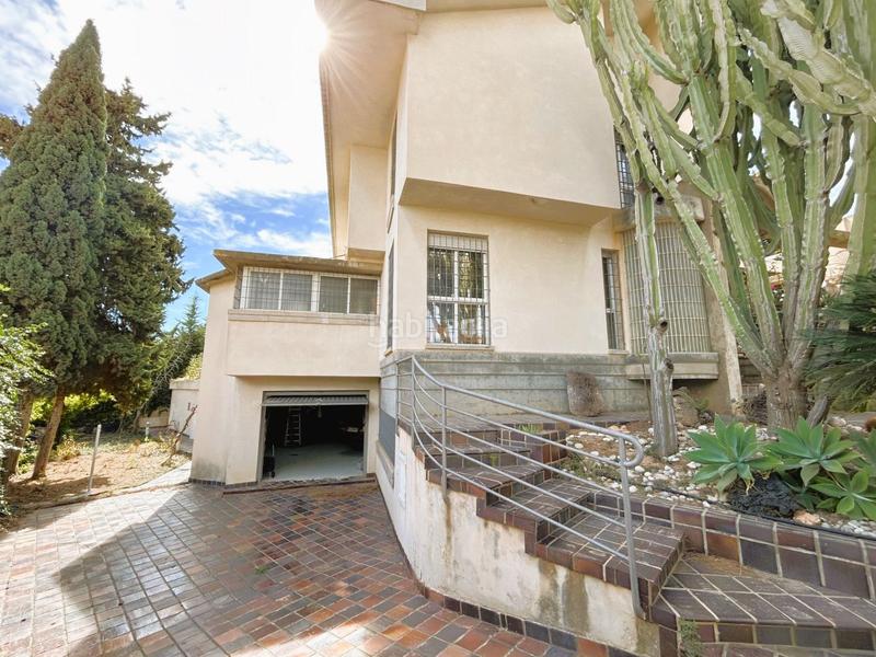 Foto c7477cab-dcf8-4d0b-9c3f-48dc247e2c07. Chalet avec parking dans Campoamor Orihuela