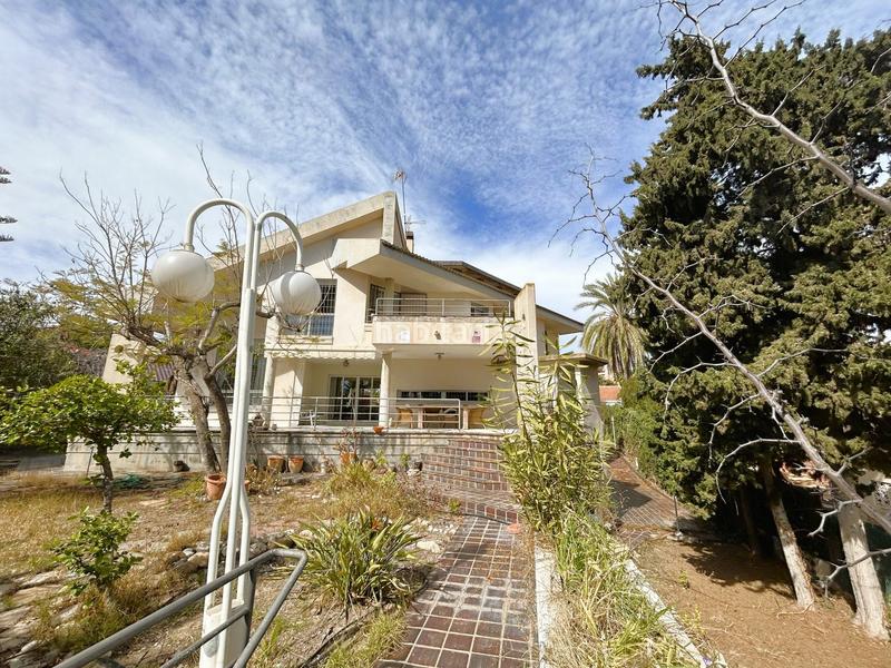 Foto 8602a8ff-f129-4bfd-a7cd-d0f2761ea55b. Chalet con parcheggio in Campoamor Orihuela