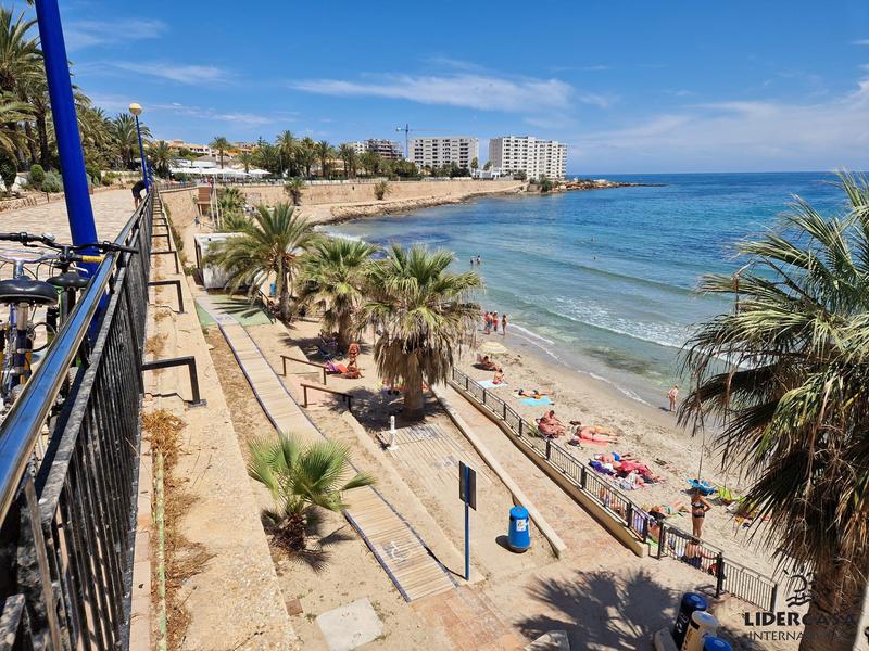 Foto 7ce1a649-c3a1-4bf7-af7d-68dbde774599. Chalet en Punta Prima Orihuela