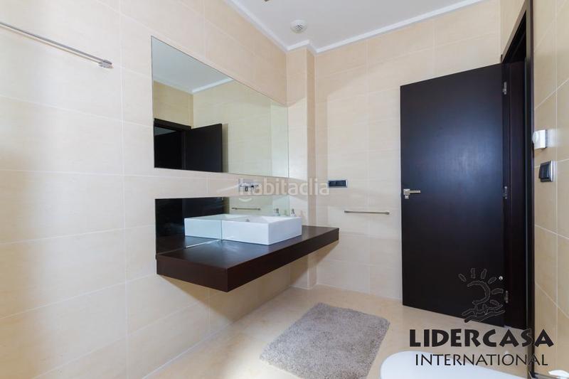 Foto f3358903-921c-4039-a58a-ed57837f1539. Chalet avec parking piscine dans Cabo Roig Orihuela