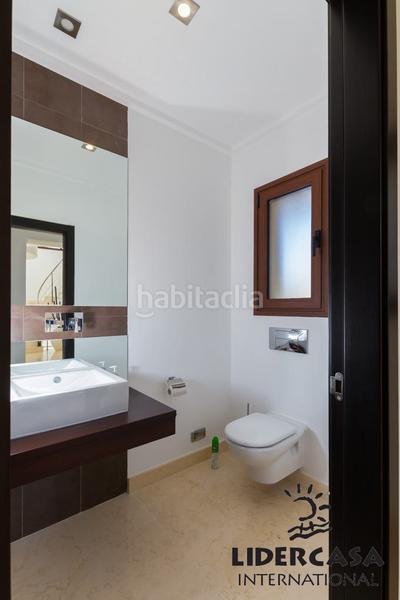 Foto f3a21a28-f965-4f09-9c40-d0273fa608c8. Chalet avec parking piscine dans Cabo Roig Orihuela