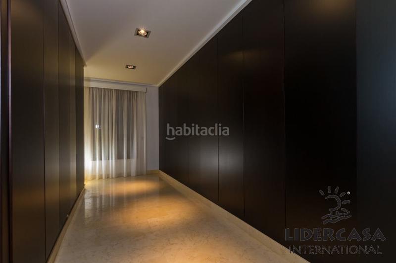 Foto f9e9af6b-2698-44fd-97a9-5fa4ed033e64. Chalet avec parking piscine dans Cabo Roig Orihuela