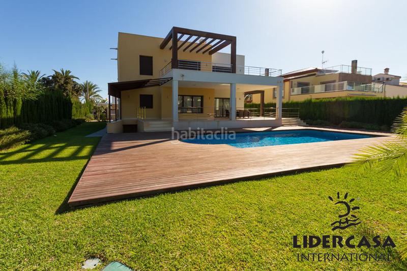 Foto 1751d612-ae48-49d5-a148-d9d70dc93140. Chalet en Cabo Roig Orihuela