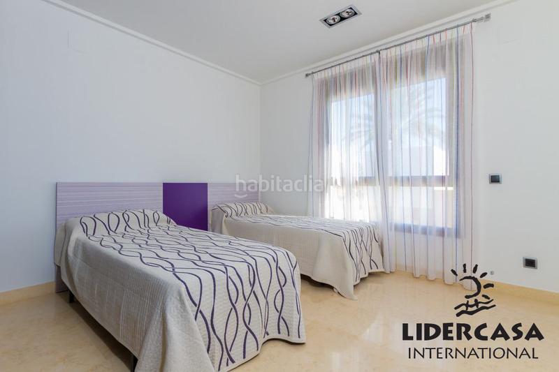 Foto d13bf896-b62a-4f72-8302-fc3280e74de3. Xalet amb aparcament piscina a Cabo Roig Orihuela