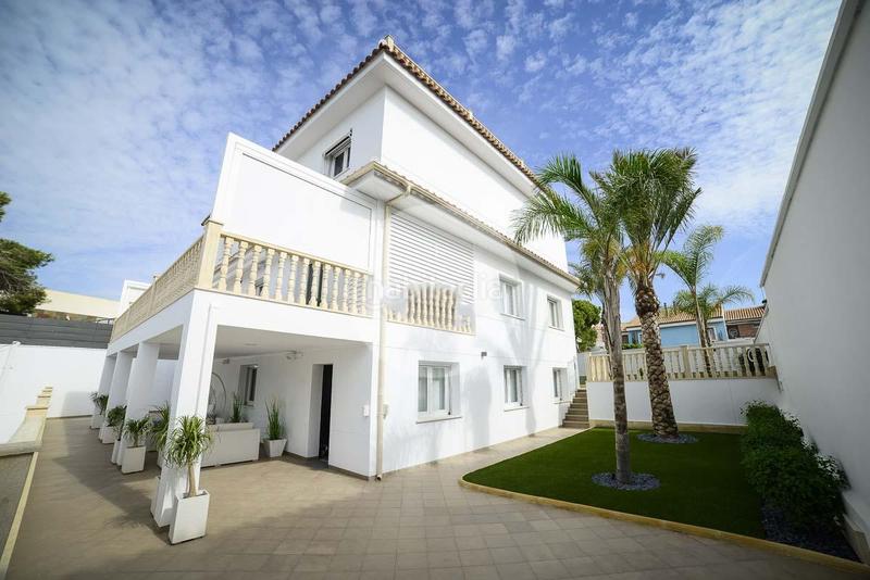 Foto 04b0fab5-e2a5-4cd6-8a2d-9d3fbcc6e4a6. Chalet mit parking pool in Campoamor Orihuela