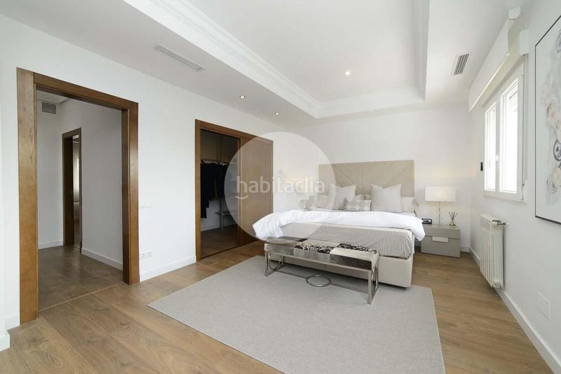 Foto 47839b96-cd54-42c3-a5d7-a6d73b0f0855. Chalet mit parking pool in Campoamor Orihuela