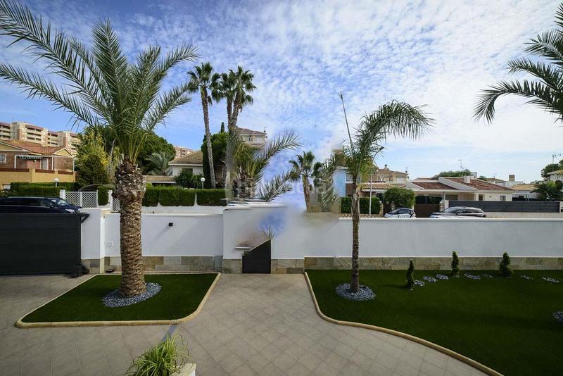 Foto 65520ff3-3d95-4ffd-8cfc-585a008b6909. Chalet mit parking pool in Campoamor Orihuela