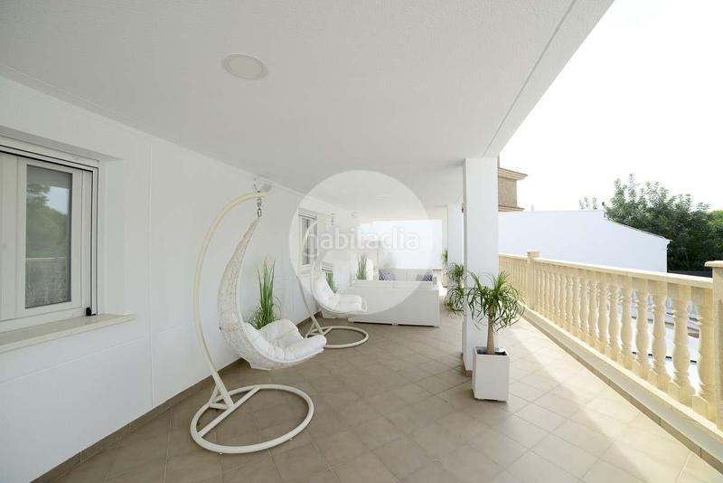 Foto 0636031f-0835-4892-91a6-0b8413f3d8d9. Xalet amb aparcament piscina a Campoamor Orihuela