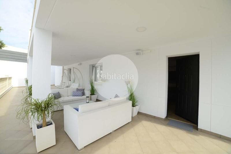 Foto f3f280b9-a33f-420b-8142-bdd016a59ba2. Xalet amb aparcament piscina a Campoamor Orihuela