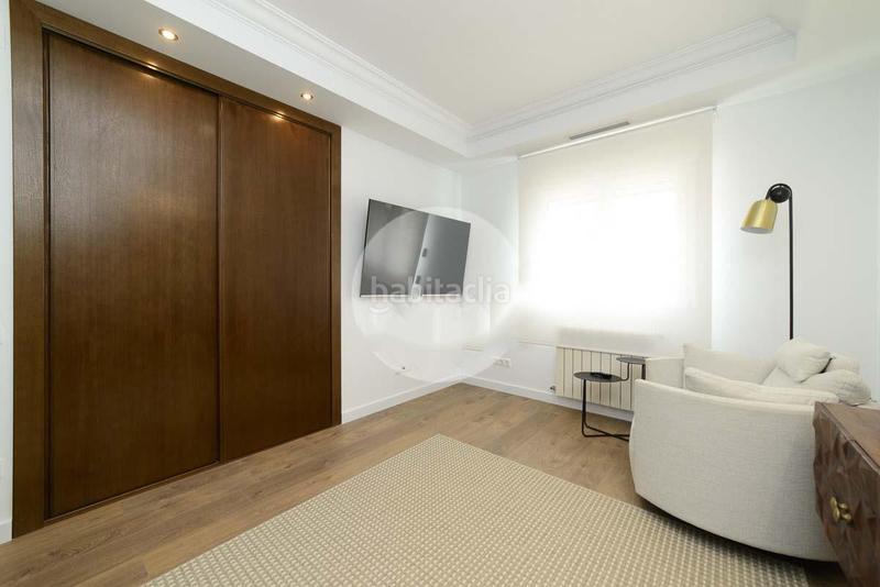 Foto f8a07337-17bf-40b7-a33d-9aa5e5d828b1. Xalet amb aparcament piscina a Campoamor Orihuela