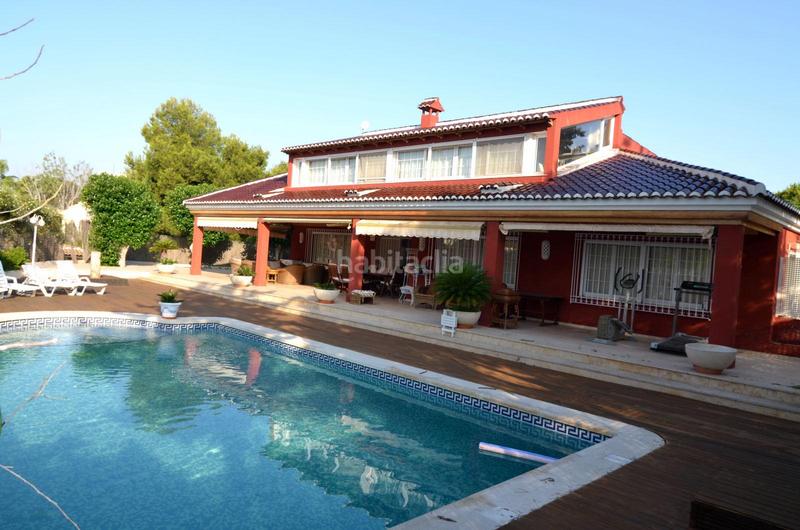 Foto b1adbdca-c85f-4da7-a418-7a826ea19ef9. Chalet en Campoamor Orihuela