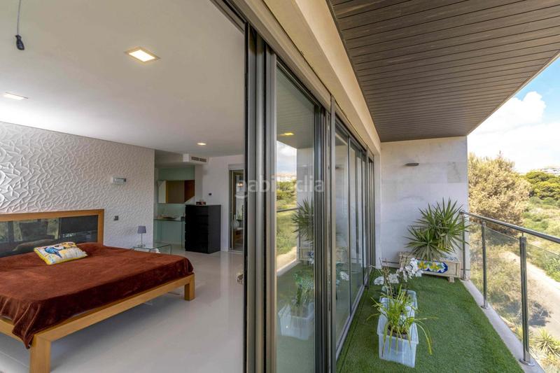 Foto 21d1c3c5-931c-4b6b-a143-c05a9b934580. Chalet with parking pool in Campoamor Orihuela