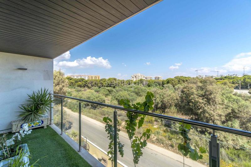 Foto 92dc84ba-4a41-4308-8b8e-15d250d7fb8c. Chalet with parking pool in Campoamor Orihuela