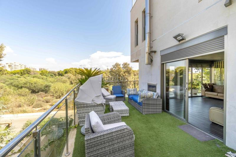 Foto c1840d0a-7fd9-41e4-850c-50aea1e2c1bb. Chalet with parking pool in Campoamor Orihuela