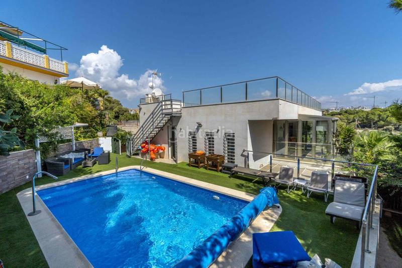 Foto f4cb7353-dff6-46a3-9923-a1b58c6e0506. Chalet with parking pool in Campoamor Orihuela