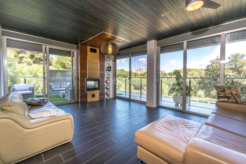 Foto f71e2255-c8ed-433b-9240-13adc828a9ff. Chalet with parking pool in Campoamor Orihuela