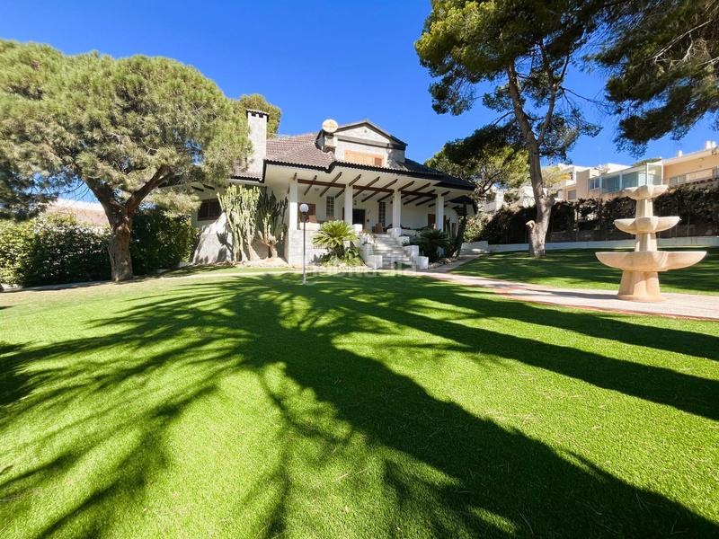 Foto 095b86ff-cf7f-46bb-a786-a6a29950ec37. Chalet with parking pool in Campoamor Orihuela