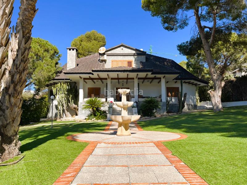 Foto c1dea75d-f27f-4539-bc6d-37236eb7e651. Chalet avec parking piscine dans Campoamor Orihuela