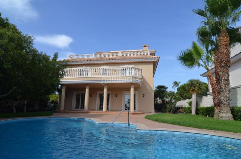Foto fec72b55-3719-41ce-825e-83e58a8ab329. Chalet en Cabo Roig Orihuela