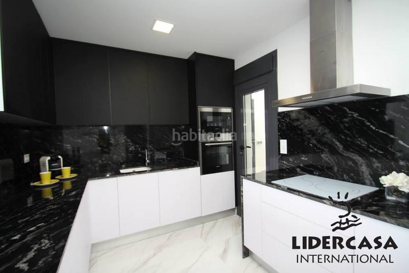 Foto acae28ab-6cd4-4118-946f-3cdc60b2533a. House with parking pool in Campoamor Orihuela