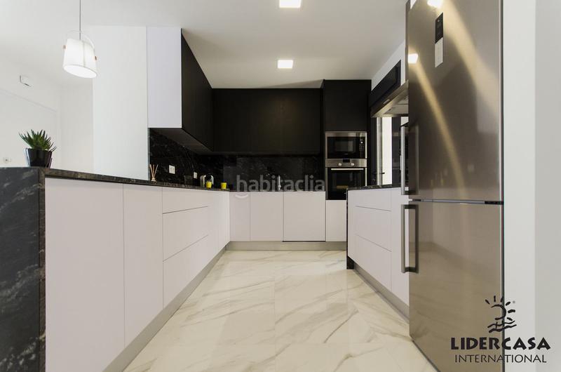 Foto cff8ca1f-21b1-4dc6-9af1-f33a0904c1a1. House with parking pool in Campoamor Orihuela