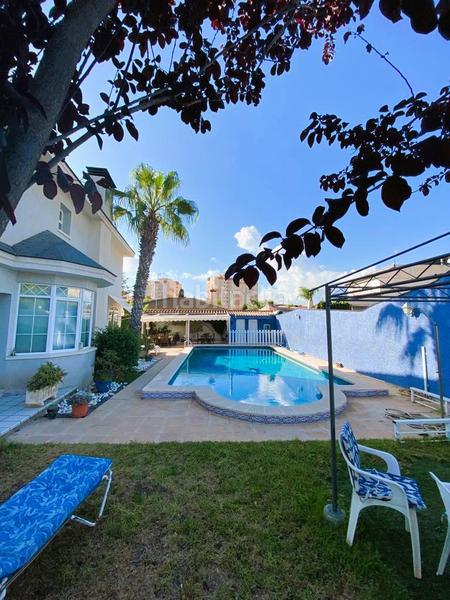 Foto c8dd5ccd-81f1-45f8-80e7-e4ad46c78561. Chalet with parking pool in Campoamor Orihuela